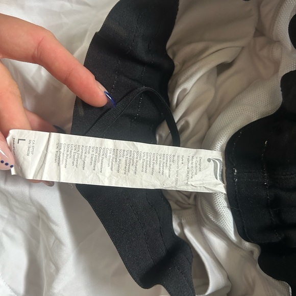 Fabletics breathe mid rise run short- sz L - Picture 3 of 4